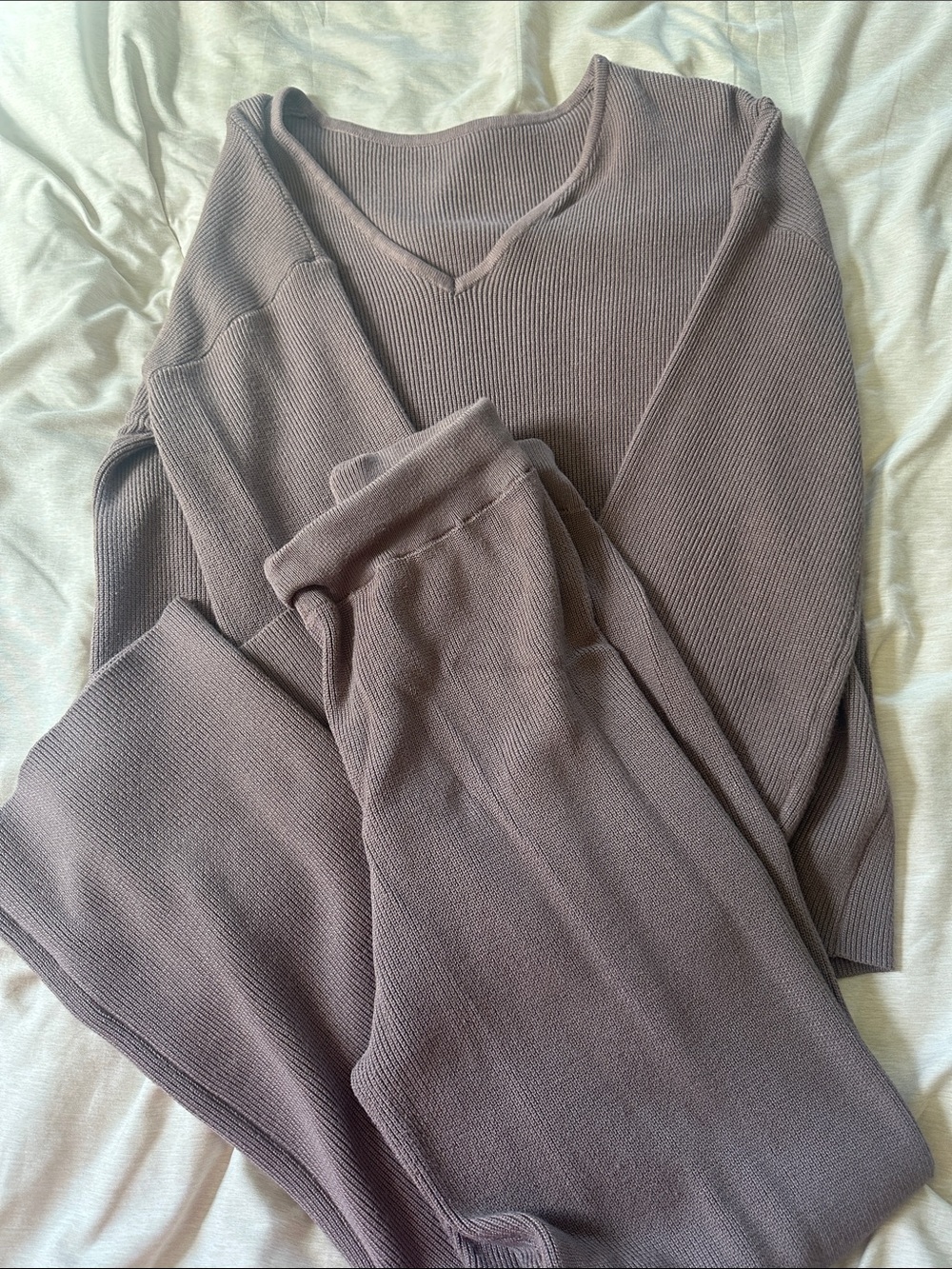 Women’s V-Neck Ribbed Sweater - Mauve